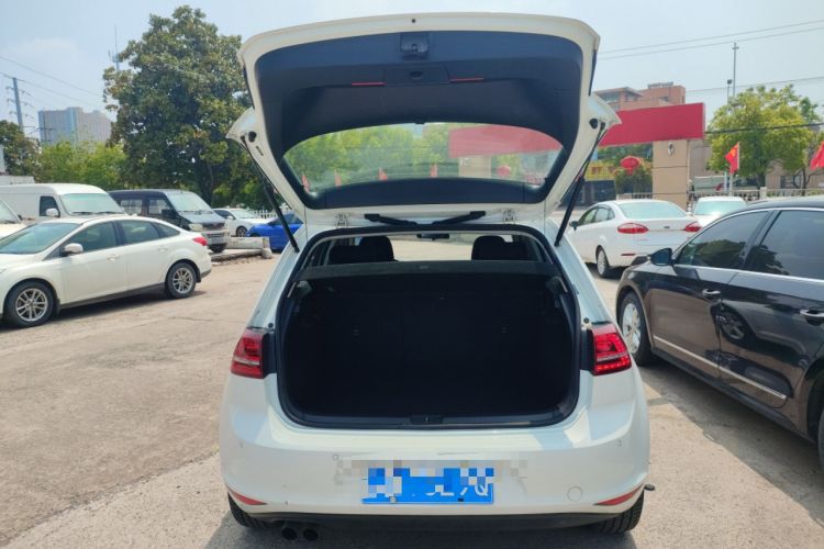 Used Volkswagen Golf 2017 230TSI Automatic Comfort Edition – Celebrating Milestone of One Million Units Trunk