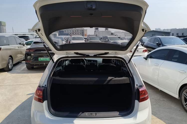 Used Volkswagen Golf 2017 1.6L Automatic Comfort Million-Vehicle Anniversary Edition Trunk