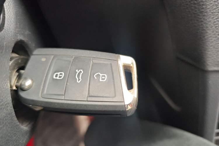 Used Volkswagen Golf 2017 230TSI Automatic Comfort Edition – Celebrating Milestone of One Million Units Vehicle Key