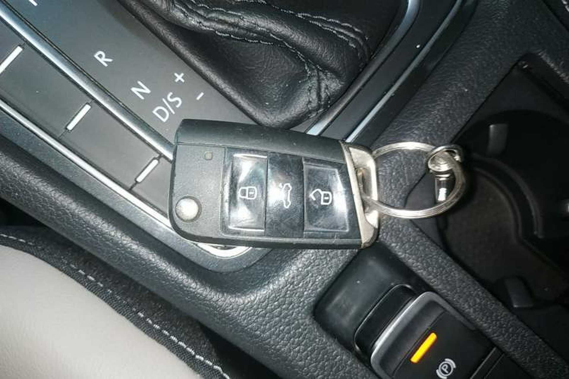 Used Volkswagen Golf 2017 230TSI Automatic Luxury Million-Vehicle Commemorative Edition Vehicle Key