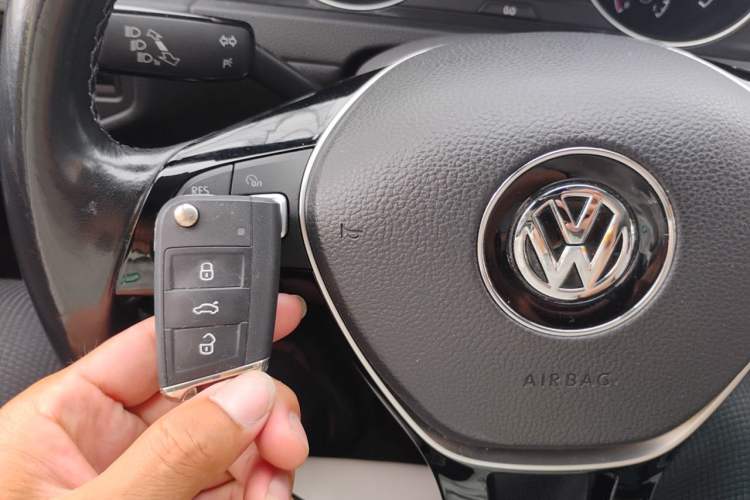 Used Volkswagen Golf 2017 230TSI Automatic Luxury Million-Vehicle Commemorative Edition Vehicle Key