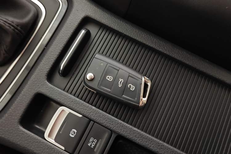 Used Volkswagen Golf 2017 230TSI Automatic Luxury Million-Vehicle Commemorative Edition Vehicle Key