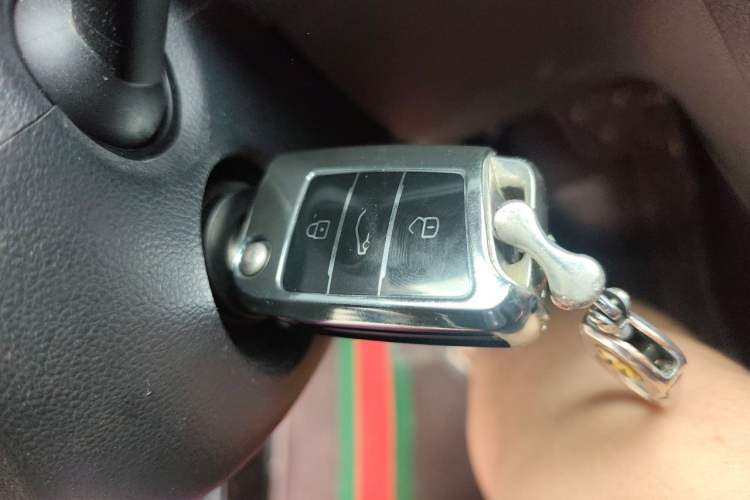 Used Volkswagen Golf 2017 1.6L Automatic Comfort Million-Vehicle Anniversary Edition Vehicle Key
