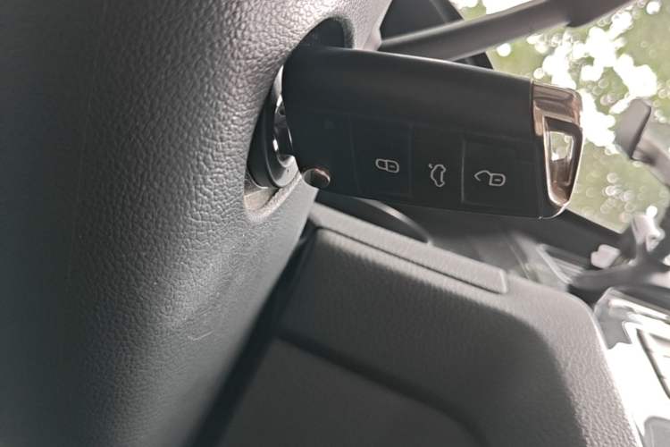 Used Volkswagen Golf 2017 1.6L Automatic Comfort Million-Vehicle Anniversary Edition Vehicle Key