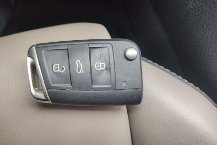 Used Volkswagen Golf 2017 230TSI Automatic Luxury Million-Vehicle Commemorative Edition Vehicle Key