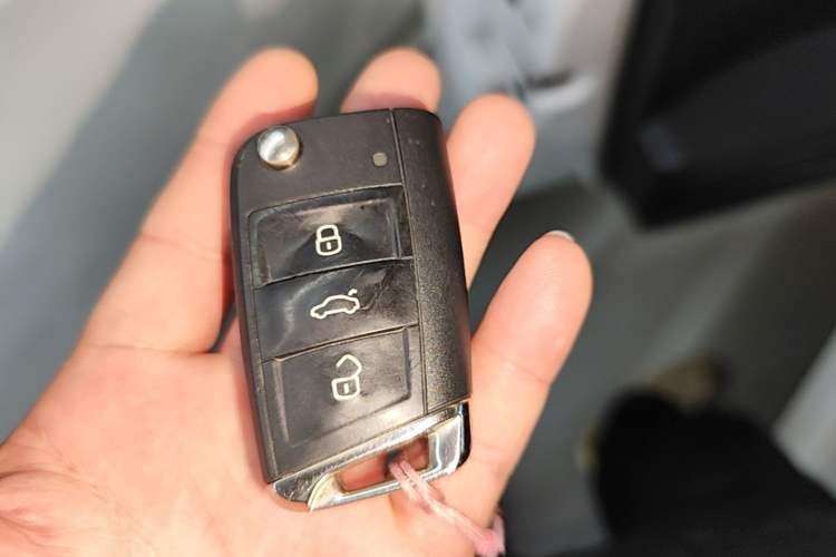 Used Volkswagen Golf 2017 230TSI Automatic Comfort Edition – Celebrating Milestone of One Million Units Vehicle Key