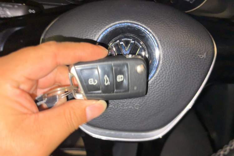 Used Volkswagen Golf 2017 1.6L Automatic Comfort Million-Vehicle Anniversary Edition Vehicle Key