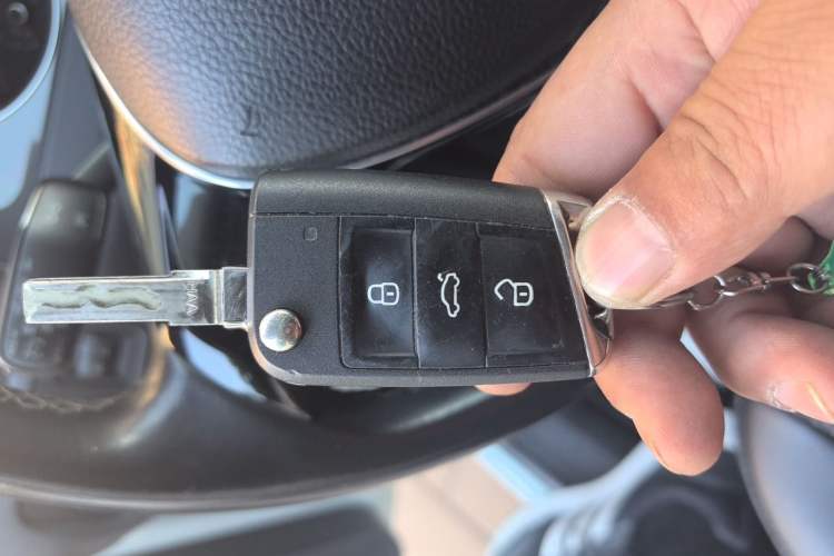 Used Volkswagen Golf 2017 1.6L Automatic Comfort Million-Vehicle Anniversary Edition Vehicle Key
