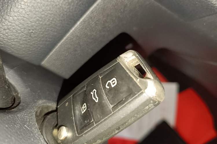 Used Volkswagen Golf 2017 1.6L Automatic Comfort Million-Vehicle Anniversary Edition Vehicle Key