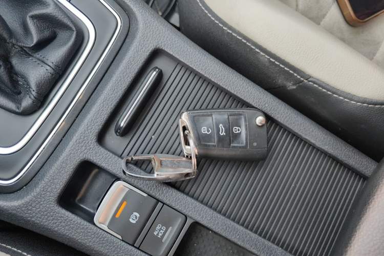 Used Volkswagen Golf 2017 230TSI Automatic Luxury Million-Vehicle Commemorative Edition Vehicle Key