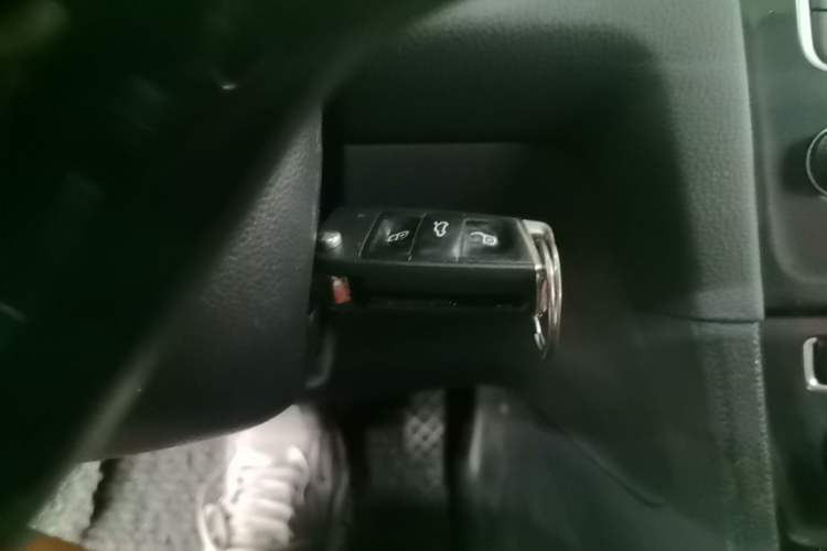 Used Volkswagen Golf 2017 1.6L Automatic Comfort Million-Vehicle Anniversary Edition Vehicle Key