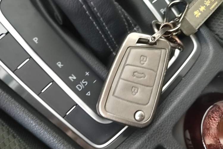 Used Volkswagen Golf 2017 1.6L Automatic Comfort Million-Vehicle Anniversary Edition Vehicle Key