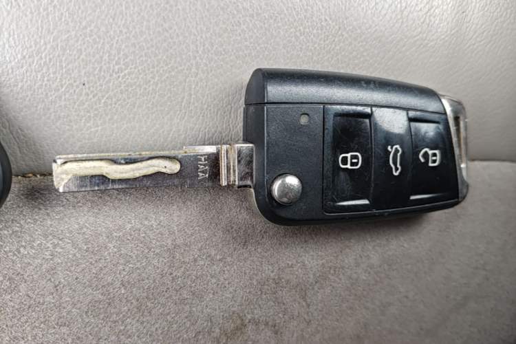 Used Volkswagen Golf 2017 230TSI Automatic Luxury Million-Vehicle Commemorative Edition Vehicle Key