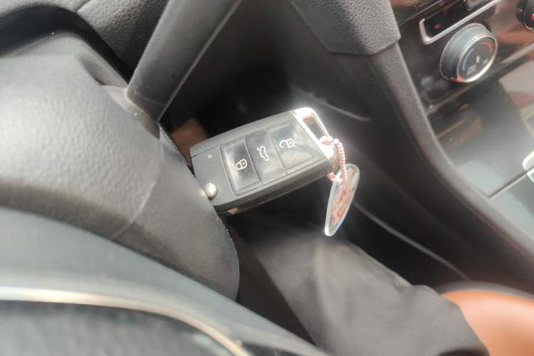 Used Volkswagen Golf 2017 1.6L Automatic Comfort Million-Vehicle Anniversary Edition Vehicle Key