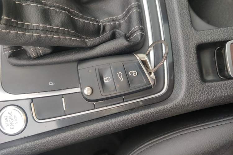 Used Volkswagen Golf 2017 230TSI Automatic Comfort Edition – Celebrating Milestone of One Million Units Vehicle Key