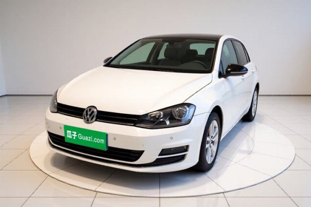 Ojetý Volkswagen Golf 2017 1.6L Automatic Comfort Million-Vehicle Anniversary Edition