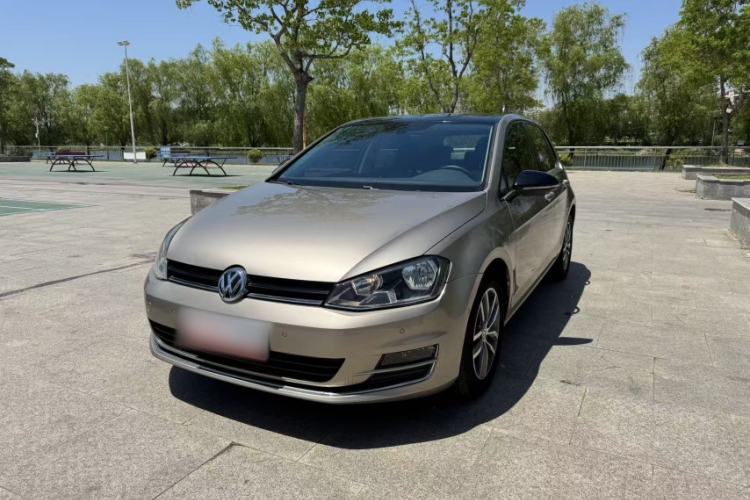 Used Volkswagen Golf 2017 230TSI Automatic Luxury Million-Vehicle Commemorative Edition Guazi used car, China used car export, Used car for sale, Used cars, Cheapest cars for sale