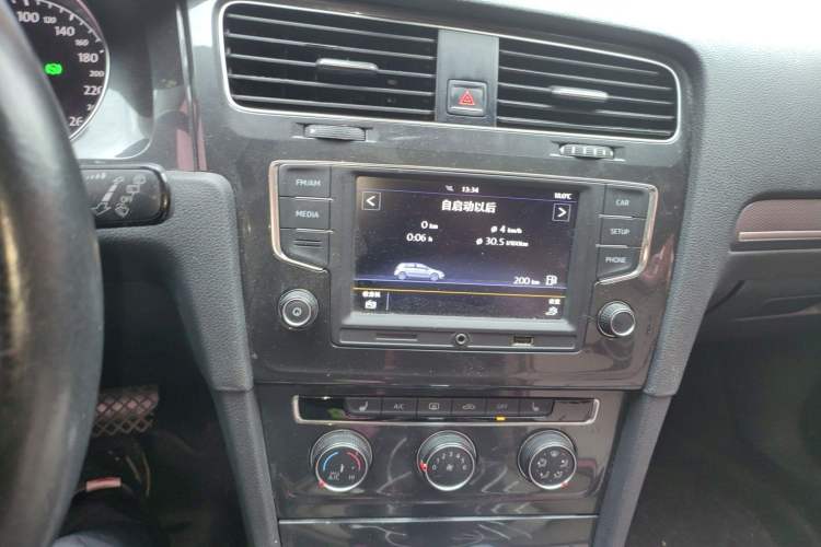 Used Volkswagen Golf 2017 230TSI Automatic Luxury Million-Vehicle Commemorative Edition Audio And AC Panel