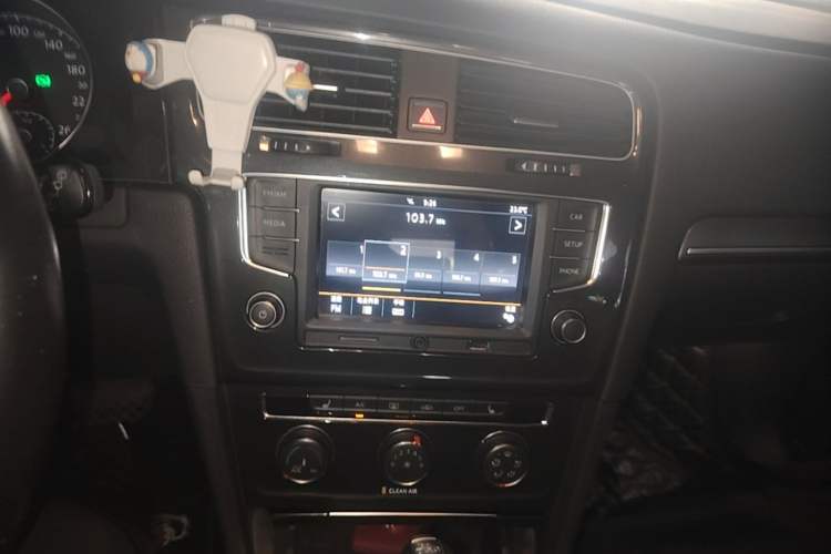 Used Volkswagen Golf 2017 230TSI Automatic Luxury Million-Vehicle Commemorative Edition Audio And AC Panel