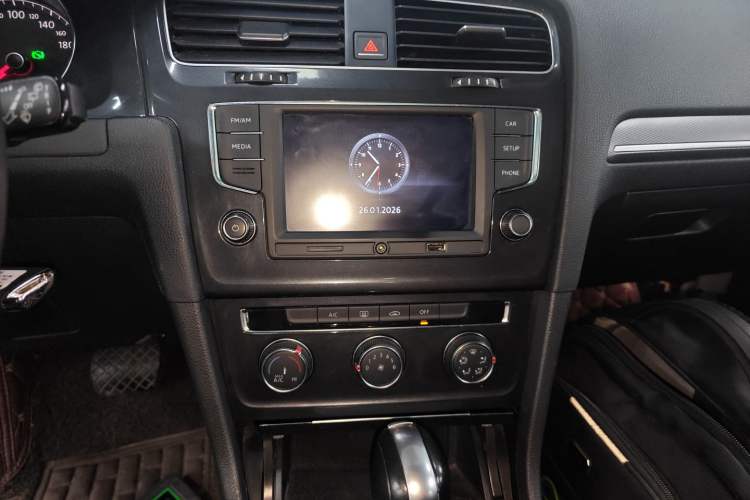 Used Volkswagen Golf 2017 1.6L Automatic Comfort Million-Vehicle Anniversary Edition Audio And AC Panel