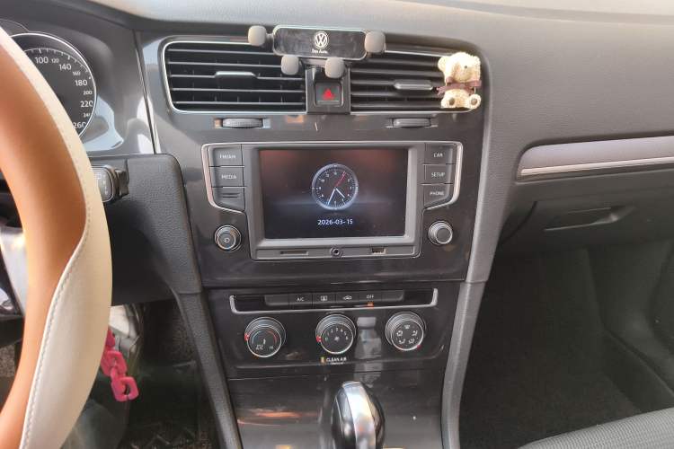 Used Volkswagen Golf 2017 230TSI Automatic Comfort Edition – Celebrating Milestone of One Million Units Audio And AC Panel