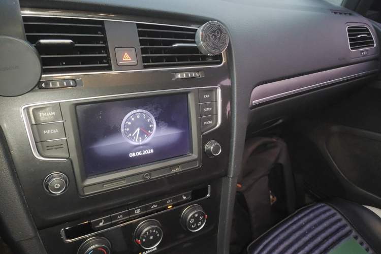 Used Volkswagen Golf 2017 230TSI Automatic Luxury Million-Vehicle Commemorative Edition Audio And AC Panel