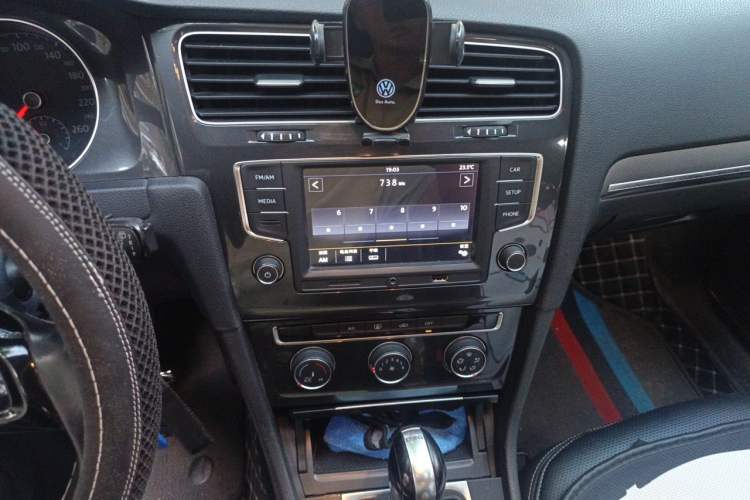 Used Volkswagen Golf 2017 230TSI Automatic Comfort Edition – Celebrating Milestone of One Million Units Audio And AC Panel