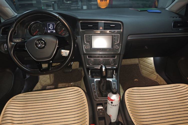 Used Volkswagen Golf 2017 230TSI Automatic Comfort Edition – Celebrating Milestone of One Million Units Center Console