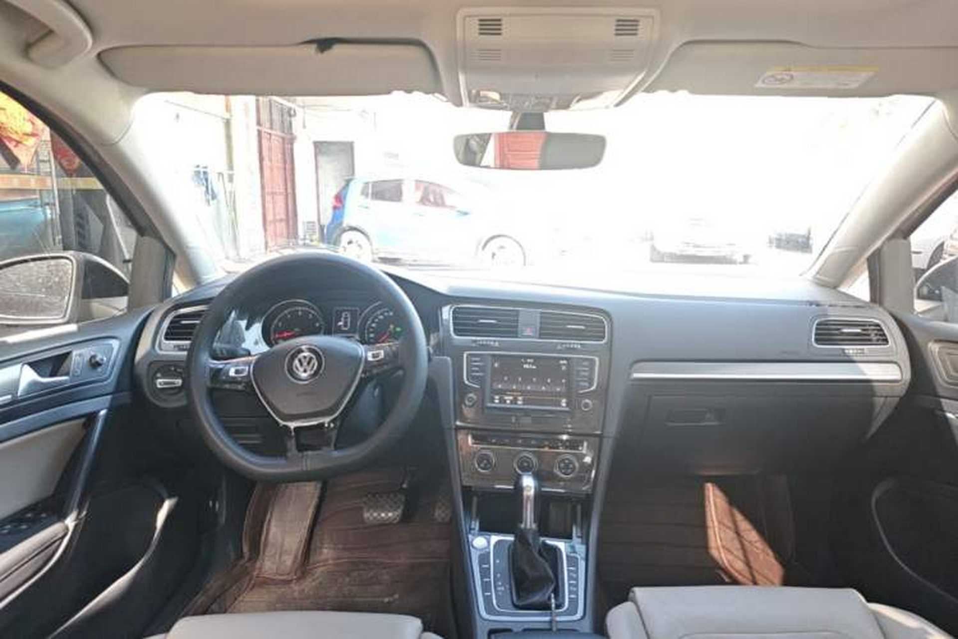 Used Volkswagen Golf 2017 230TSI Automatic Luxury Million-Vehicle Commemorative Edition Center Console