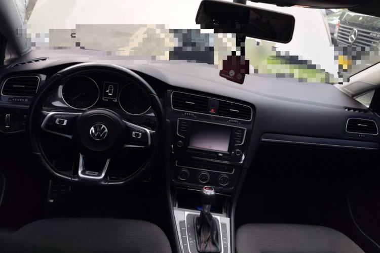 Used Volkswagen Golf 2017 230TSI Automatic Comfort Edition – Celebrating Milestone of One Million Units Center Console