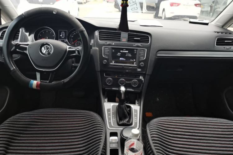 Used Volkswagen Golf 2017 1.6L Automatic Comfort Million-Vehicle Anniversary Edition Center Console