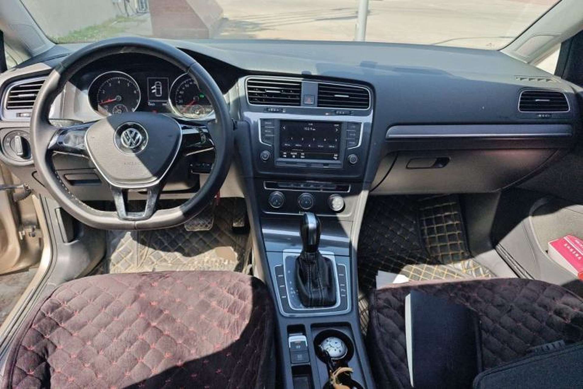 Used Volkswagen Golf 2017 1.6L Automatic Comfort Million-Vehicle Anniversary Edition Center Console