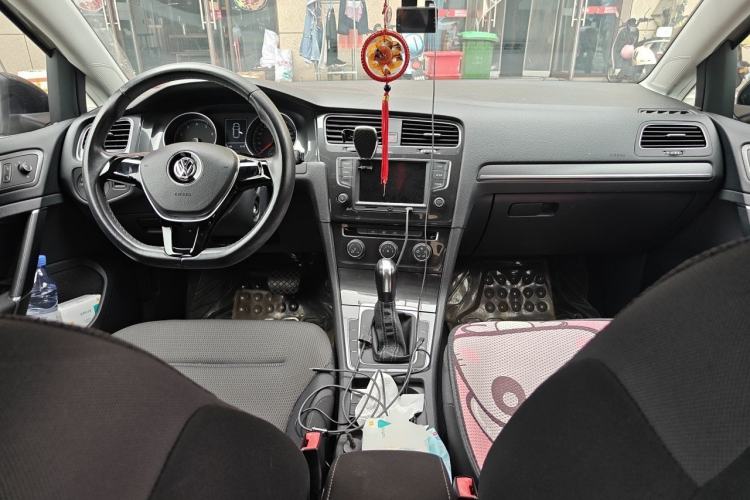 Used Volkswagen Golf 2017 230TSI Automatic Comfort Edition – Celebrating Milestone of One Million Units Center Console