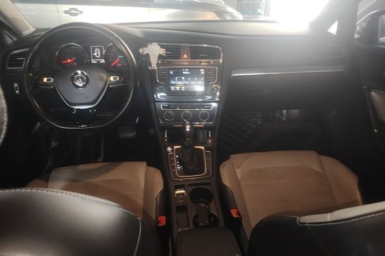 Used Volkswagen Golf 2017 230TSI Automatic Luxury Million-Vehicle Commemorative Edition Center Console