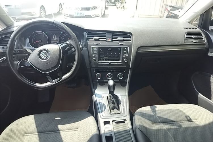 Used Volkswagen Golf 2017 1.6L Automatic Comfort Million-Vehicle Anniversary Edition Center Console