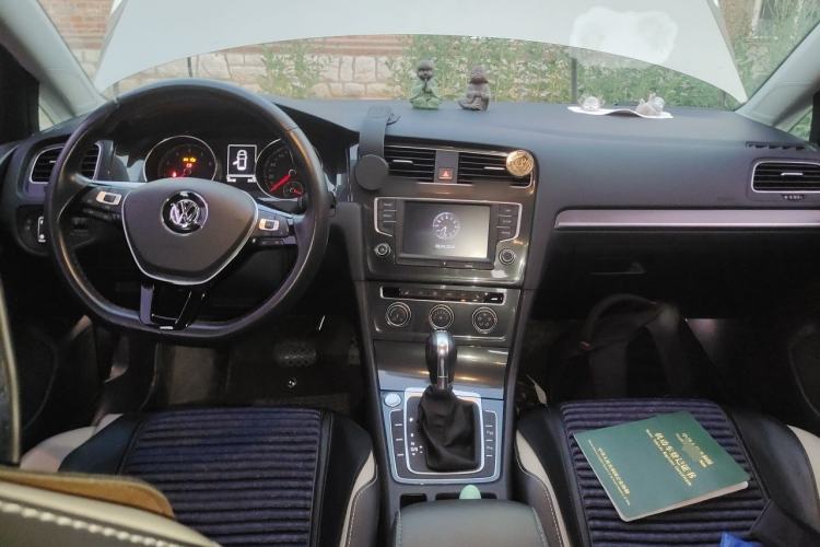 Used Volkswagen Golf 2017 230TSI Automatic Luxury Million-Vehicle Commemorative Edition Center Console