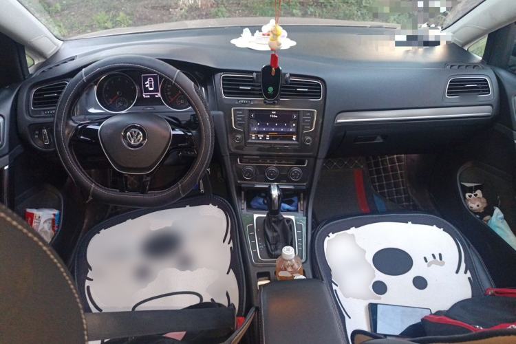 Used Volkswagen Golf 2017 230TSI Automatic Comfort Edition – Celebrating Milestone of One Million Units Center Console