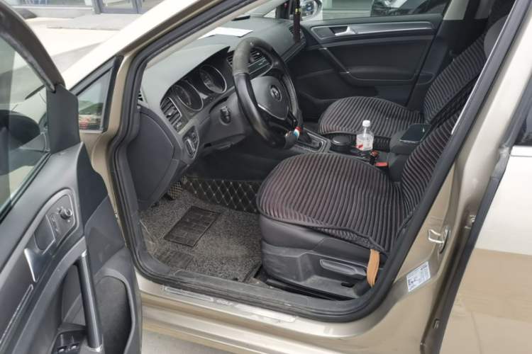 Used Volkswagen Golf 2017 1.6L Automatic Comfort Million-Vehicle Anniversary Edition Driver Seat