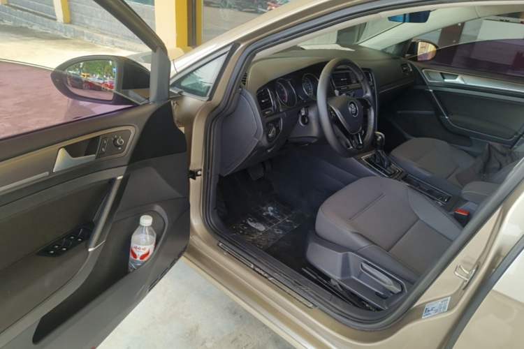 Used Volkswagen Golf 2017 230TSI Automatic Comfort Edition – Celebrating Milestone of One Million Units Driver Seat