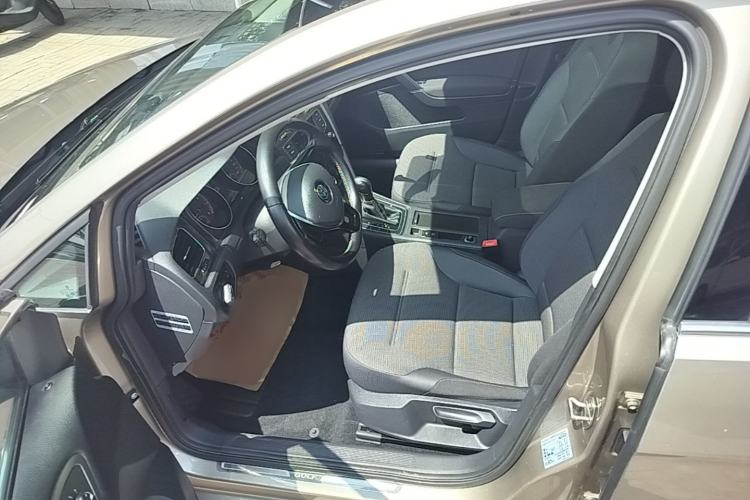 Used Volkswagen Golf 2017 1.6L Automatic Comfort Million-Vehicle Anniversary Edition Driver Seat