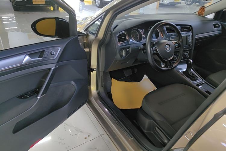 Used Volkswagen Golf 2017 230TSI Automatic Comfort Edition – Celebrating Milestone of One Million Units Driver Seat