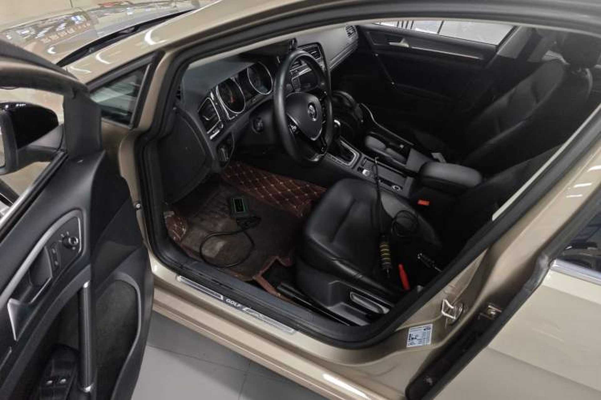 Used Volkswagen Golf 2017 1.6L Automatic Comfort Million-Vehicle Anniversary Edition Driver Seat