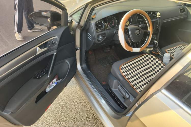 Used Volkswagen Golf 2017 230TSI Automatic Comfort Edition – Celebrating Milestone of One Million Units Driver Seat