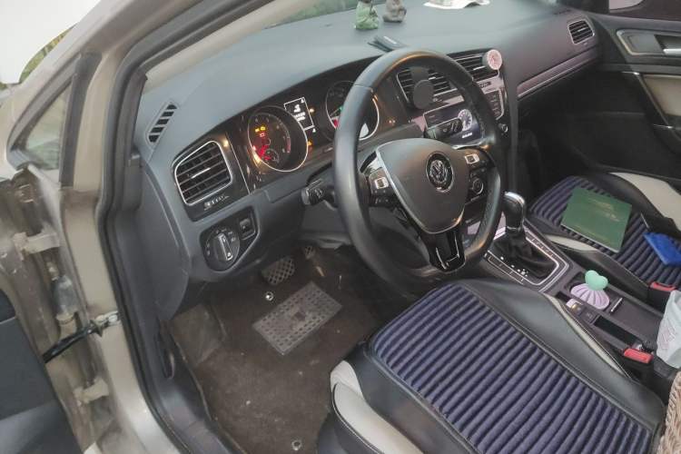 Used Volkswagen Golf 2017 230TSI Automatic Luxury Million-Vehicle Commemorative Edition Driver Seat