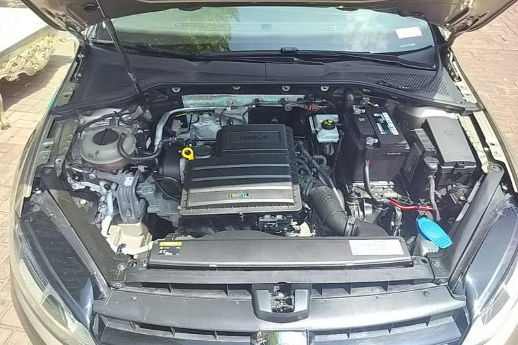 Used Volkswagen Golf 2017 1.6L Automatic Comfort Million-Vehicle Anniversary Edition Engine Bay