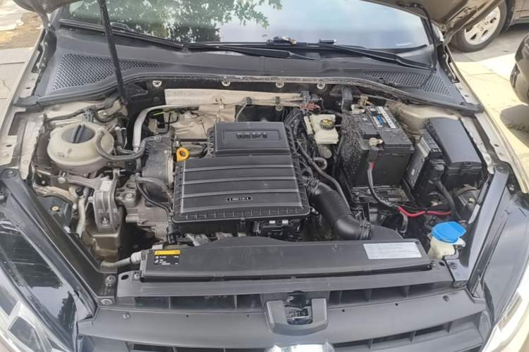 Used Volkswagen Golf 2017 1.6L Automatic Comfort Million-Vehicle Anniversary Edition Engine Bay