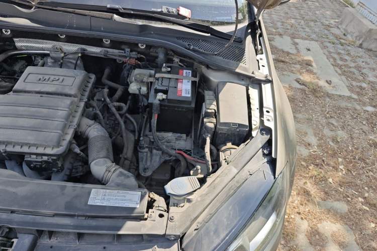 Used Volkswagen Golf 2017 1.6L Automatic Comfort Million-Vehicle Anniversary Edition Engine Bay Left