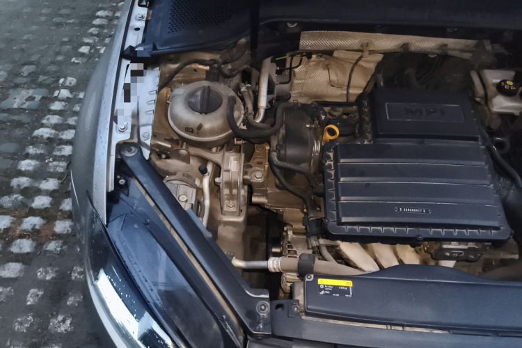 Used Volkswagen Golf 2017 1.6L Automatic Comfort Million-Vehicle Anniversary Edition Engine Bay Right