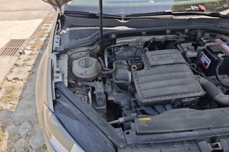 Used Volkswagen Golf 2017 1.6L Automatic Comfort Million-Vehicle Anniversary Edition Engine Bay Right