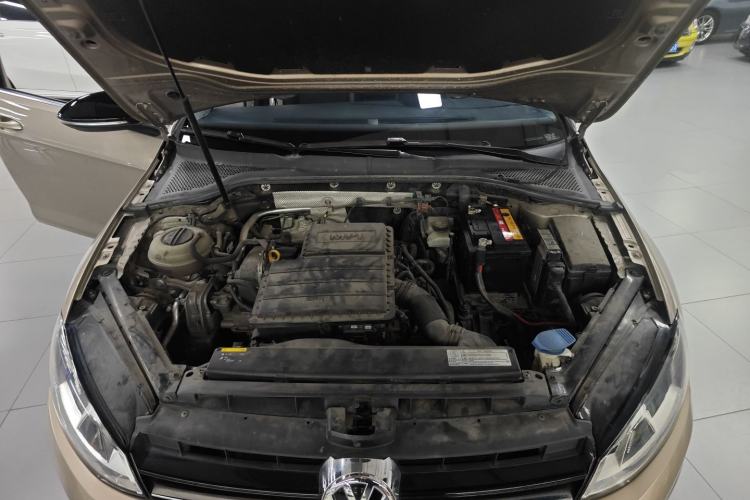 Used Volkswagen Golf 2017 1.6L Automatic Comfort Million-Vehicle Anniversary Edition Engine Bay